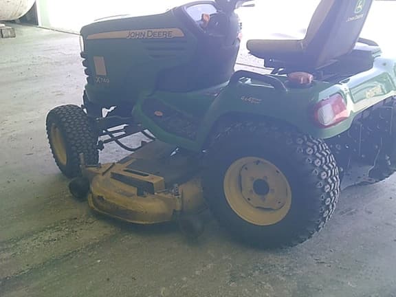 Image of John Deere X749 equipment image 4
