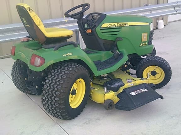 Image of John Deere X749 equipment image 2