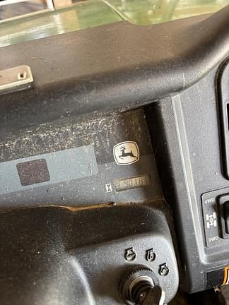 Image of John Deere Gator XUV 620i equipment image 4