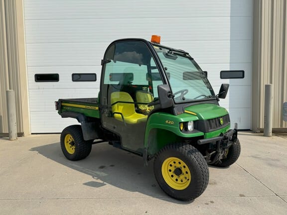 2010 John Deere Gator XUV 620i Equipment Image0