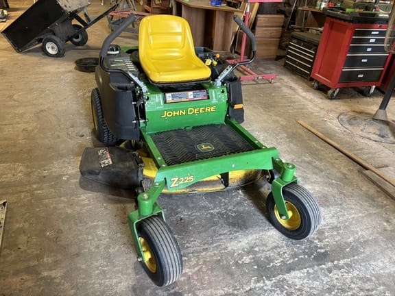 2010 John Deere Z225 Equipment Image0