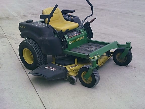 2010 John Deere Z425 Equipment Image0