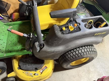 Image of John Deere Z425 equipment image 1