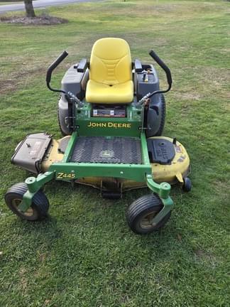 Image of John Deere Z445 equipment image 1