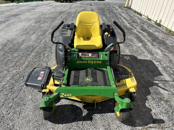 2010 John Deere Z445 Equipment Image0