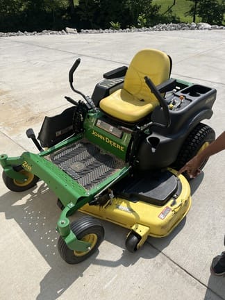 2010 John Deere Z445 Equipment Image0