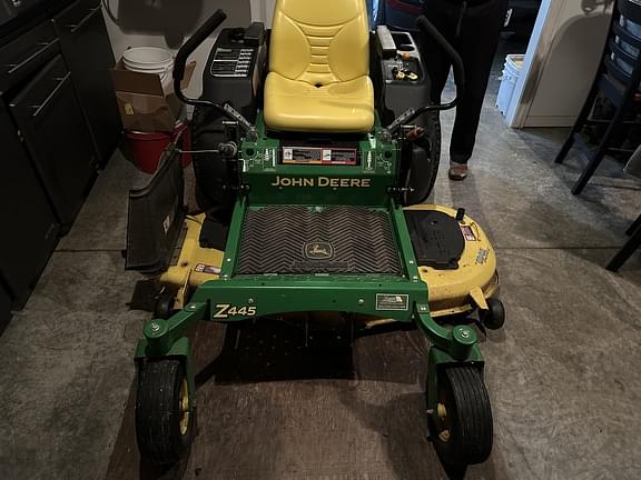 Image of John Deere Z445 Primary image