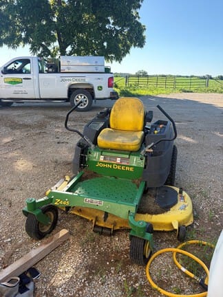 2010 John Deere Z445 Equipment Image0