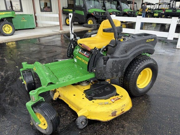 2010 John Deere Z445 Equipment Image0