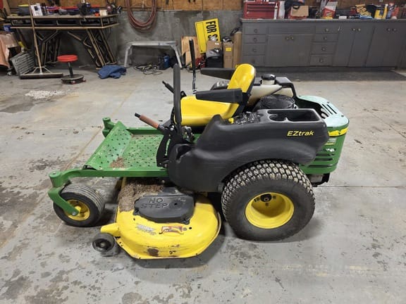 2010 John Deere Z445 Equipment Image0