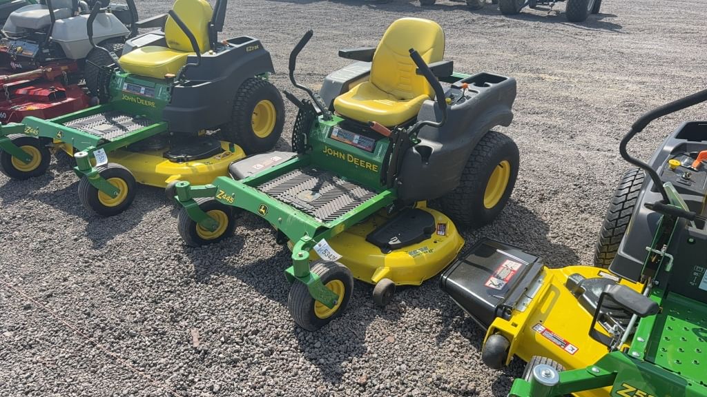 2010 John Deere Z445 Equipment Image0
