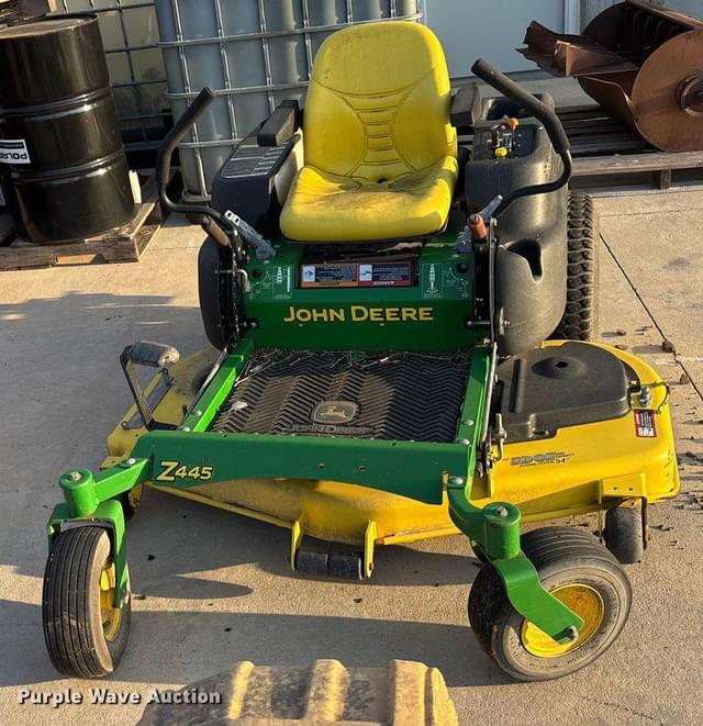 Image of John Deere Z445 equipment image 1