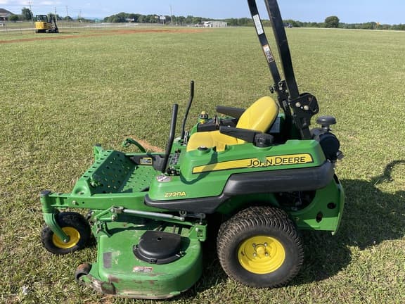 Image of John Deere Z720A equipment image 1