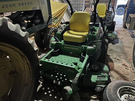 Image of John Deere Z930A equipment image 1