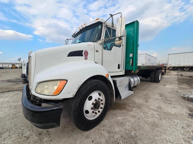 Image of Kenworth T3 equipment image 2