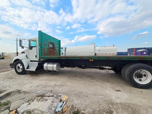 Image of Kenworth T3 equipment image 4