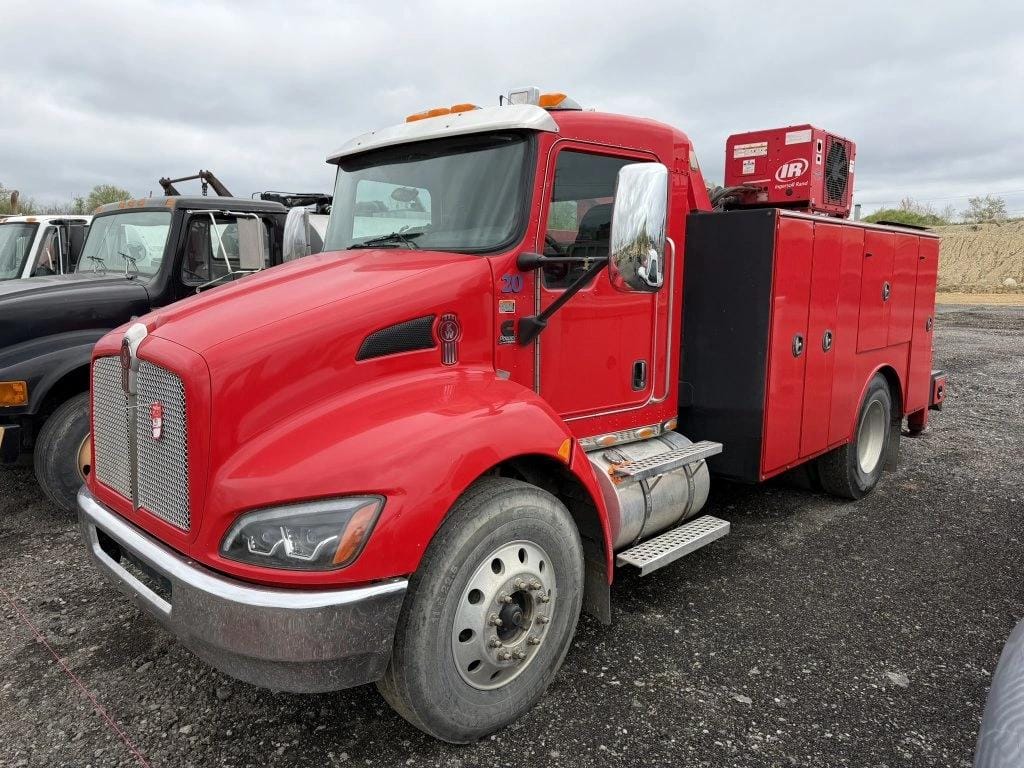 2010 Kenworth T300 Equipment Image0