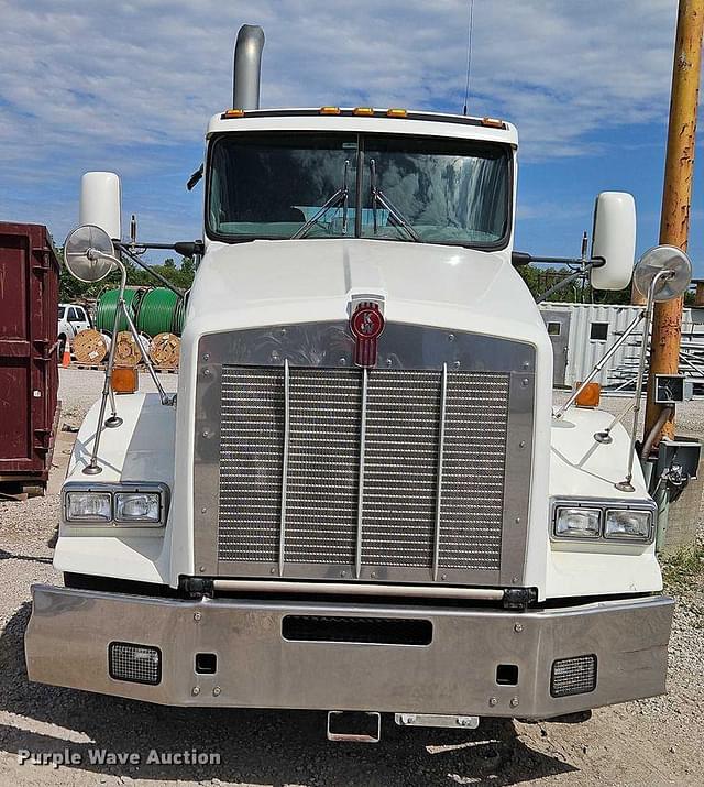 Image of Kenworth T8 equipment image 1
