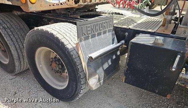 Image of Kenworth T8 equipment image 4