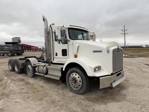 2010 Kenworth T800 Image