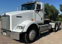 2010 Kenworth T800 Image
