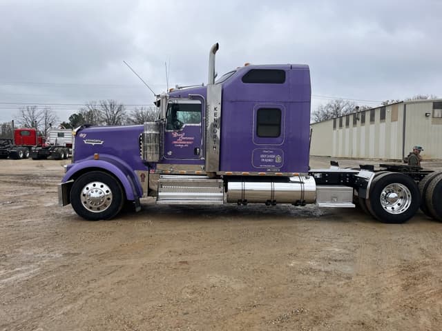 Image of Kenworth W900 equipment image 1