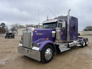 2010 Kenworth W900 Image