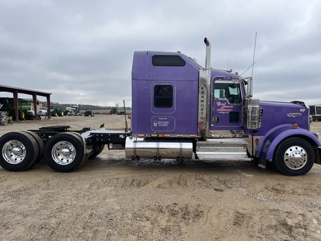 Image of Kenworth W900 equipment image 4