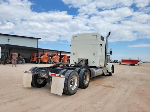 Image of Kenworth W900 equipment image 4