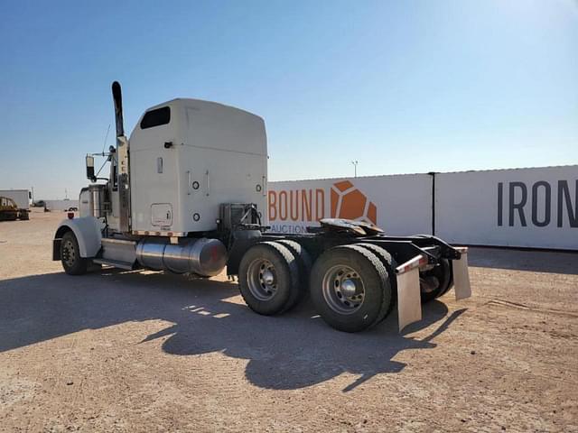 Image of Kenworth W900 equipment image 2
