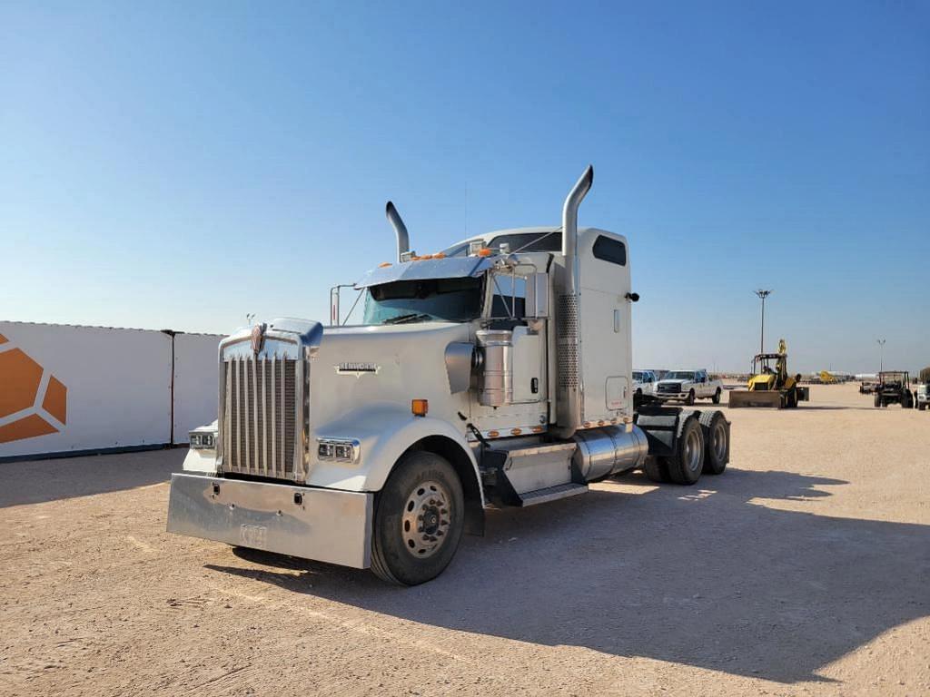 Image of Kenworth W900 Primary image