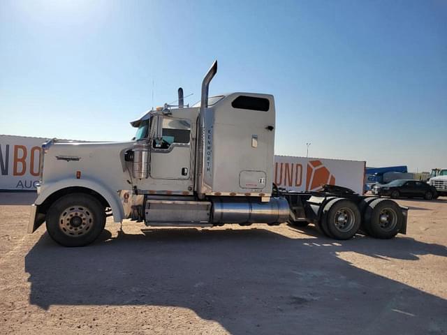 Image of Kenworth W900 equipment image 1