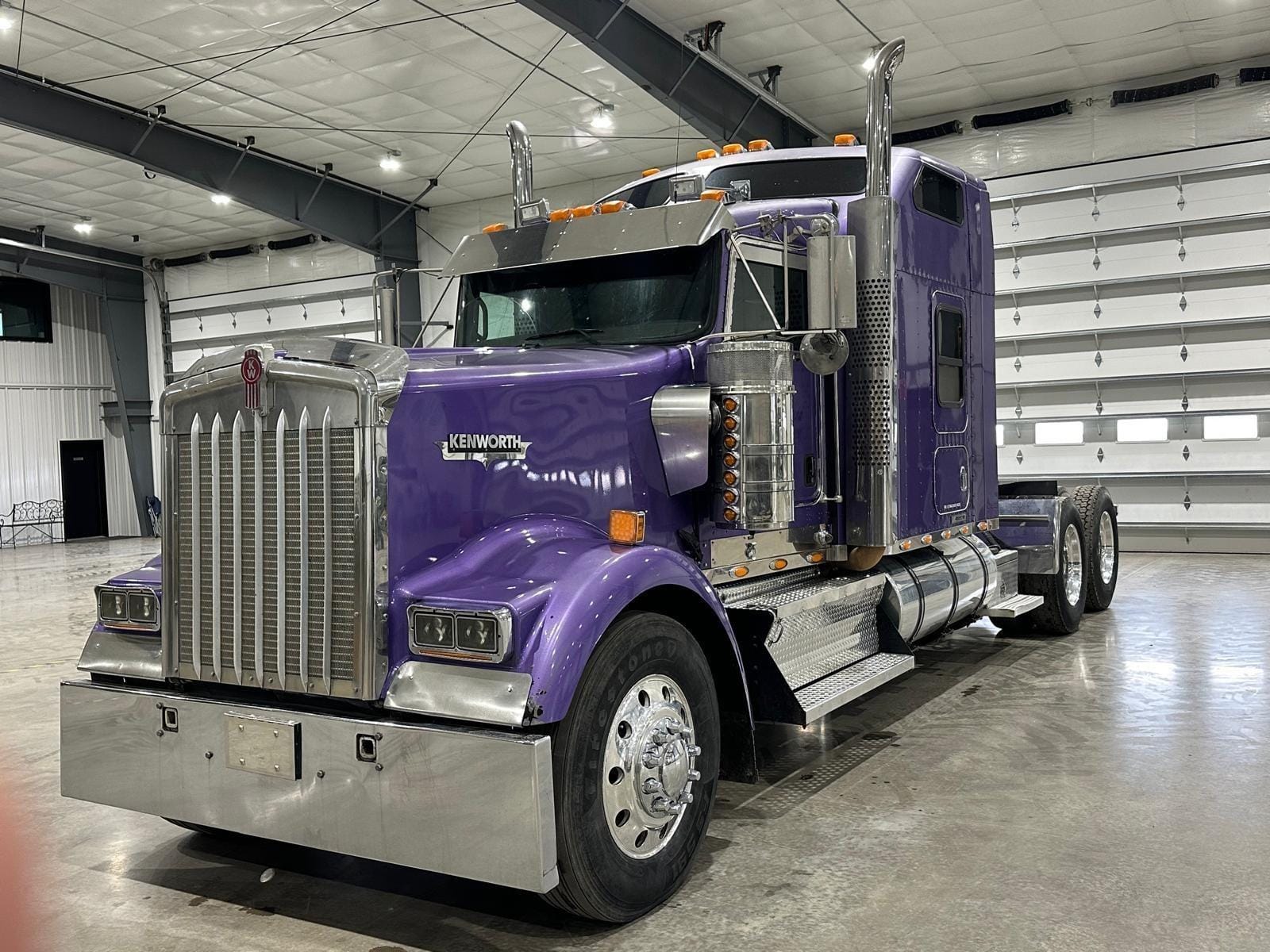 2010 Kenworth W900L Equipment Image0