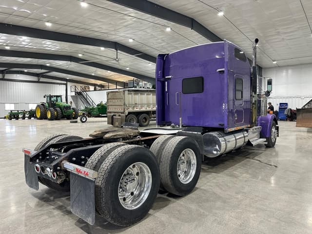 Image of Kenworth W900L equipment image 2