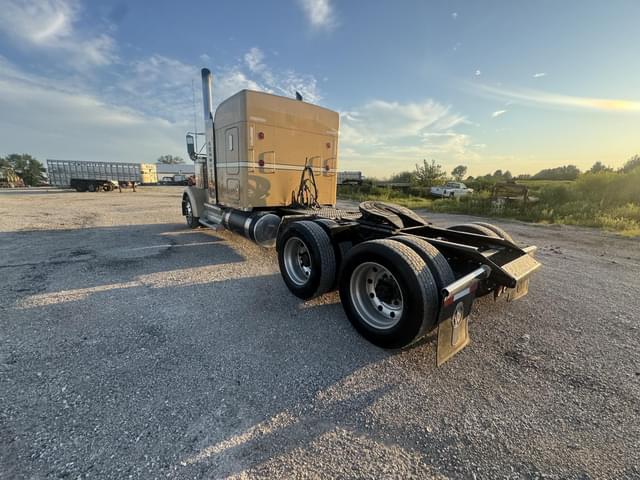 Image of Kenworth W900L equipment image 4
