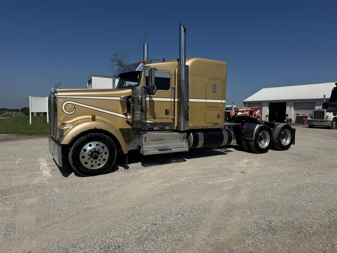 Image of Kenworth W900L Primary image