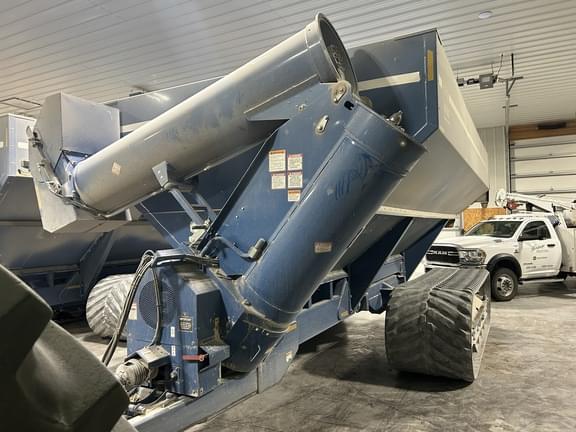 Image of Kinze 1050 equipment image 1