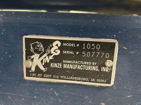 Image of Kinze 1050 equipment image 4