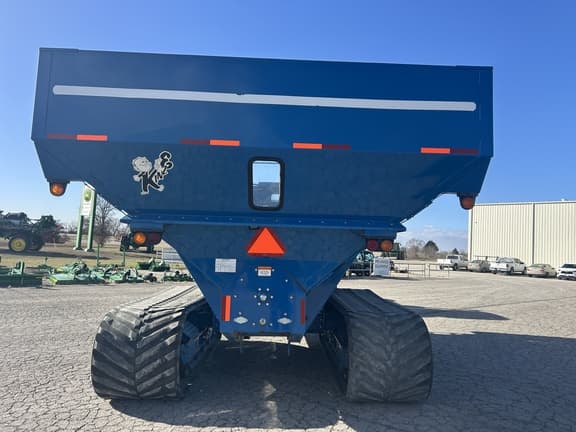 Image of Kinze 1050 equipment image 3