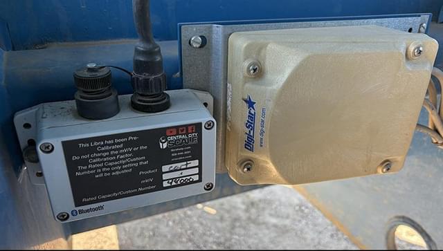 Image of Kinze 1050 equipment image 4