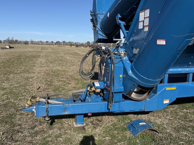Image of Kinze 1050 equipment image 2
