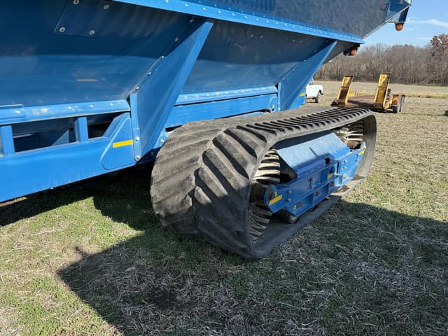Image of Kinze 1050 equipment image 4