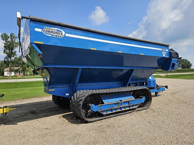 Image of Kinze 1050 equipment image 2