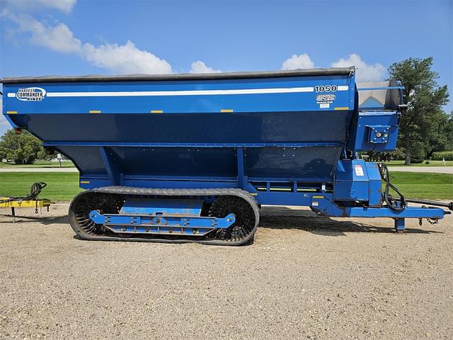 Image of Kinze 1050 equipment image 3