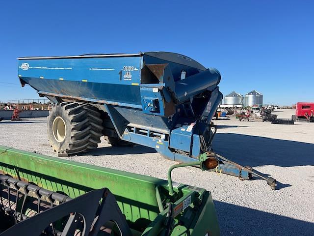 Image of Kinze 1050 equipment image 1