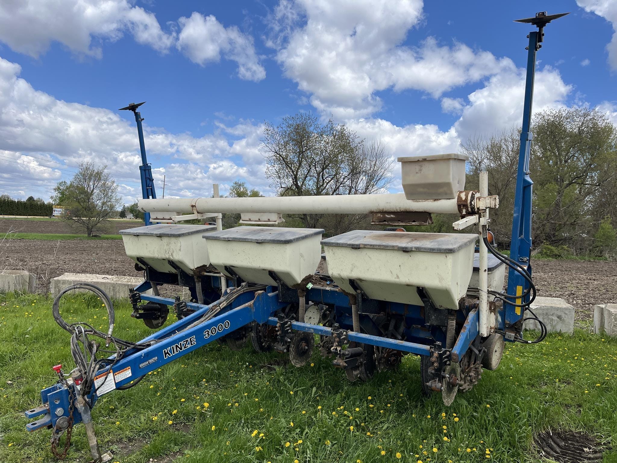 2010 Kinze 3000 Equipment Image0