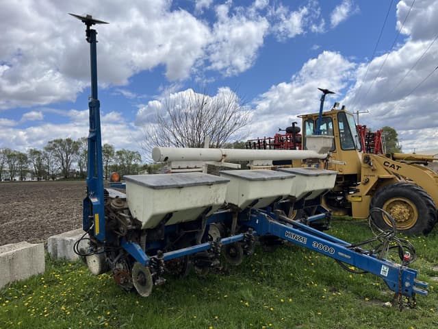 Image of Kinze 3000 equipment image 2