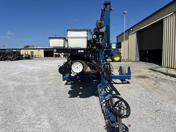 Image of Kinze 3500 equipment image 3