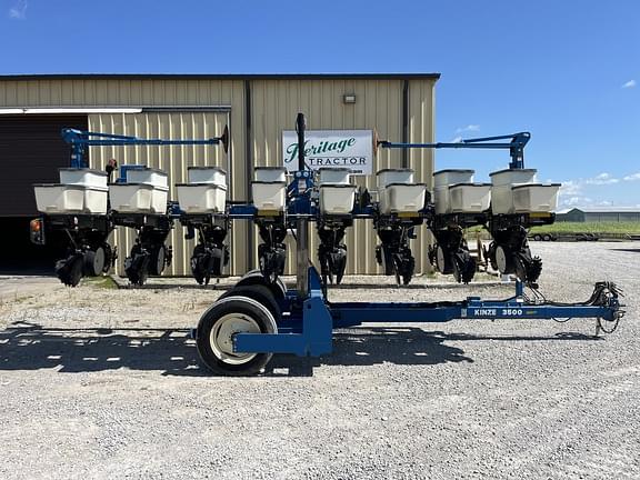 Image of Kinze 3500 equipment image 1