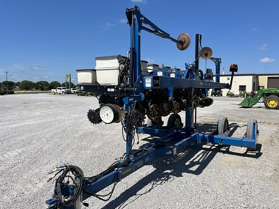 Image of Kinze 3500 equipment image 4